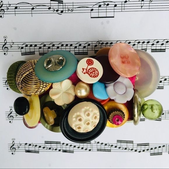 Vintage handmade button cuff bracelet one of a kind unique vintage buttons - Picture 5 of 16